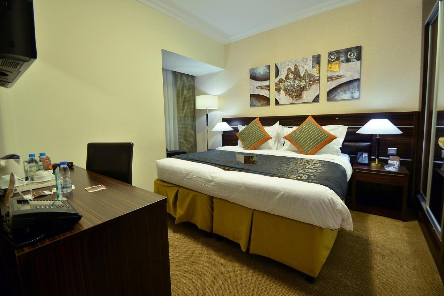 Golden Tulip Al Shakreen Médine Extérieur photo
