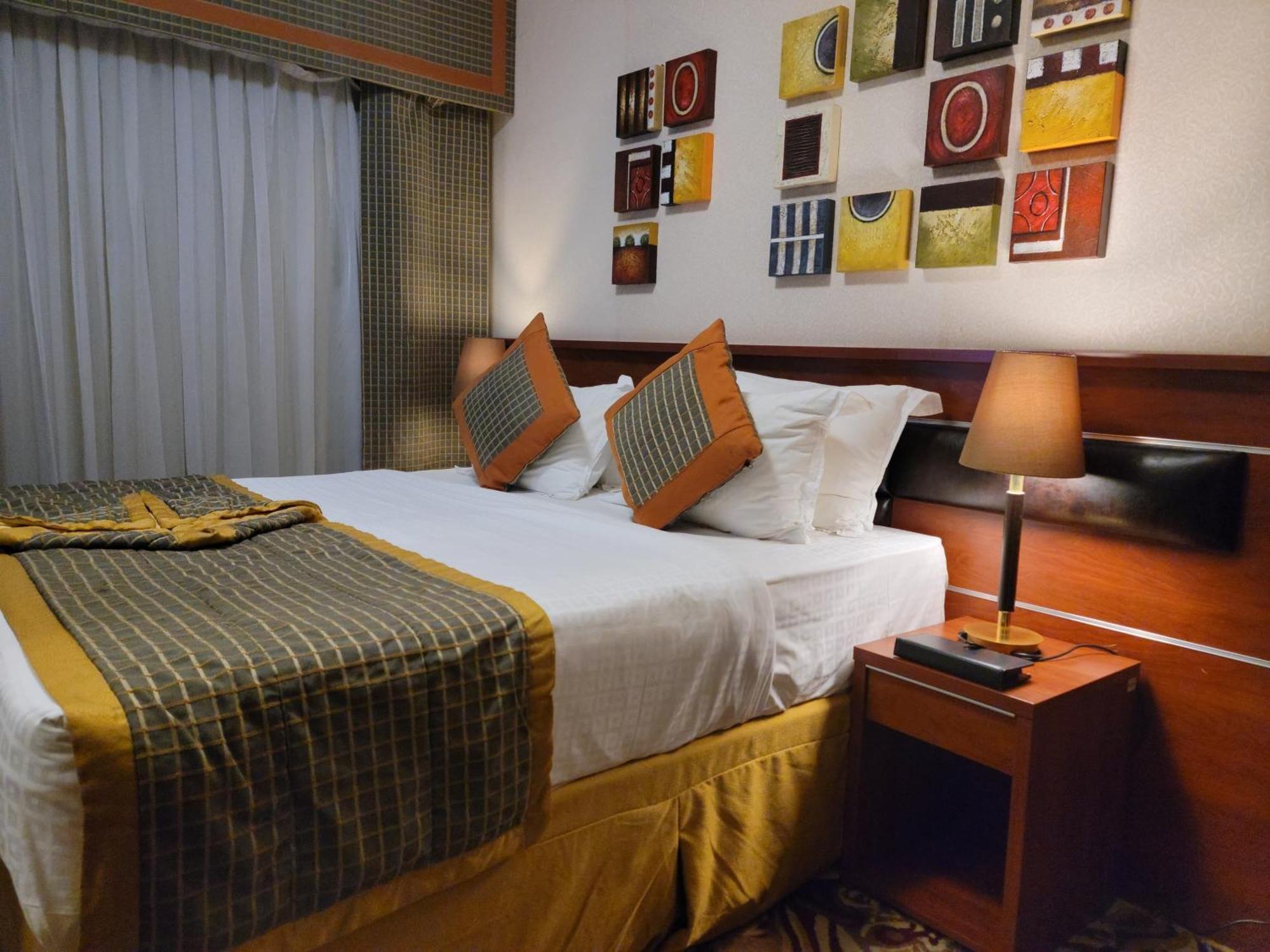 Golden Tulip Al Shakreen Médine Extérieur photo